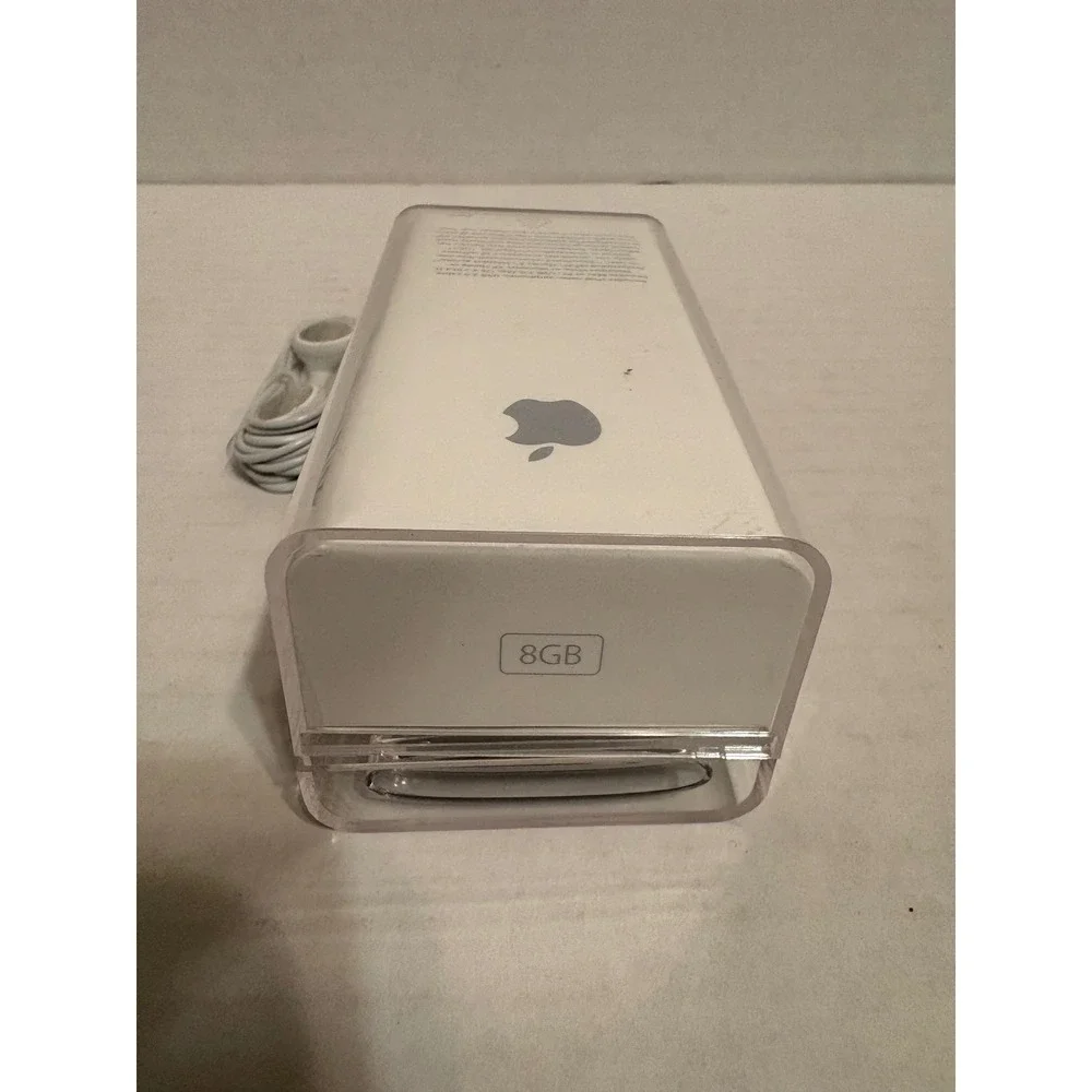 Apple iPod nano 5th Gen 8GB Silver MP3 Player A1320 PC535LL/A Case & Earbuds